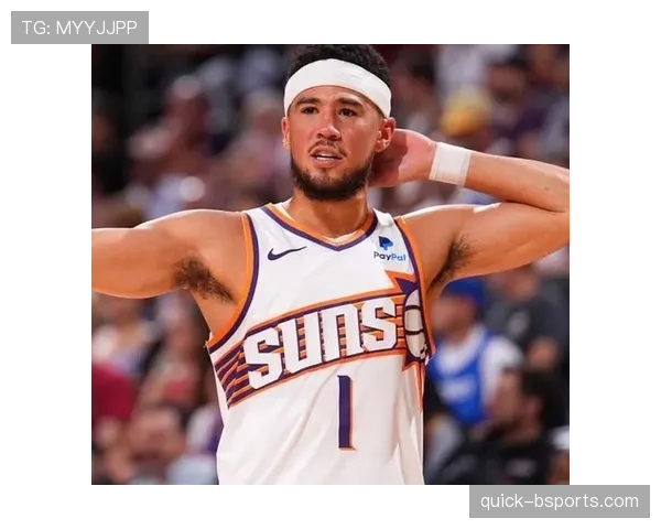 德文·布克球场外的生活跟普通人差太多，连买个冰激凌都像在拍电影