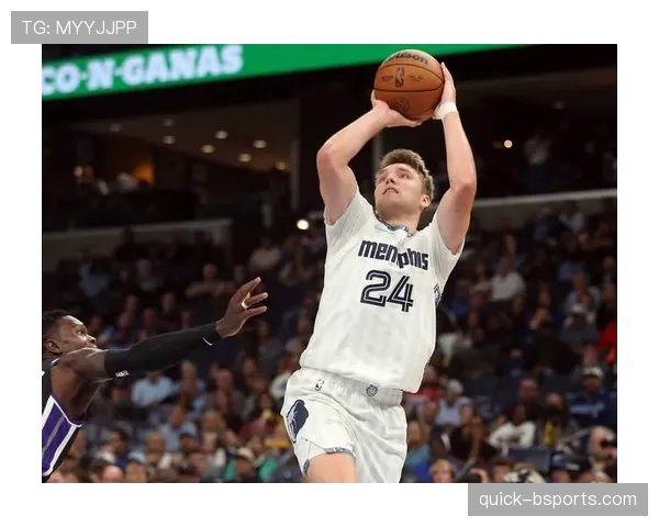 格林挡拆逼抢助勇士提升防守篮板效率明显