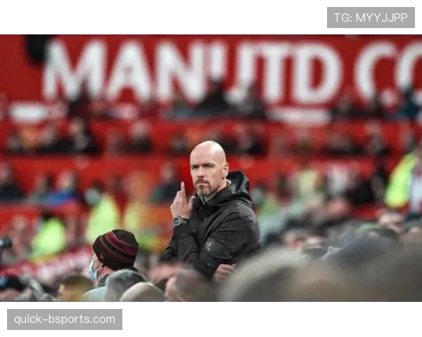 滕哈格顽固战术让曼联陷入危机：豪门挣扎，中场软肋暴露争冠无力